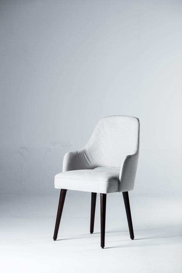 كرسي طعام مبطن بدون ذراعين / كرسي مميز