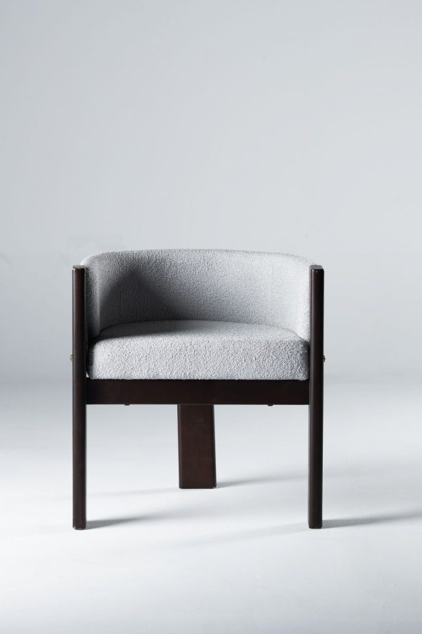 كرسي الإطار العصري بذراعين