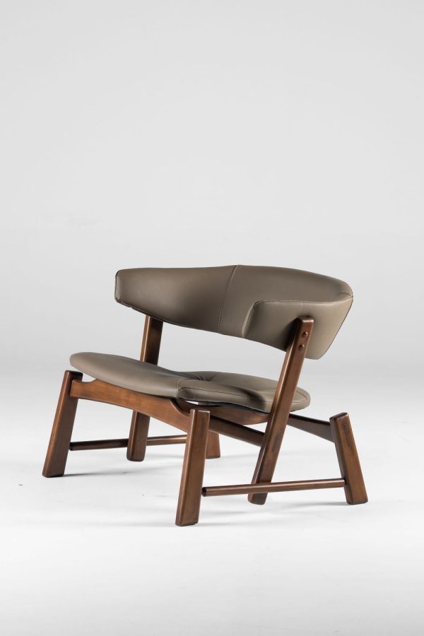 كرسي استرخاء منتصف القرن المائل